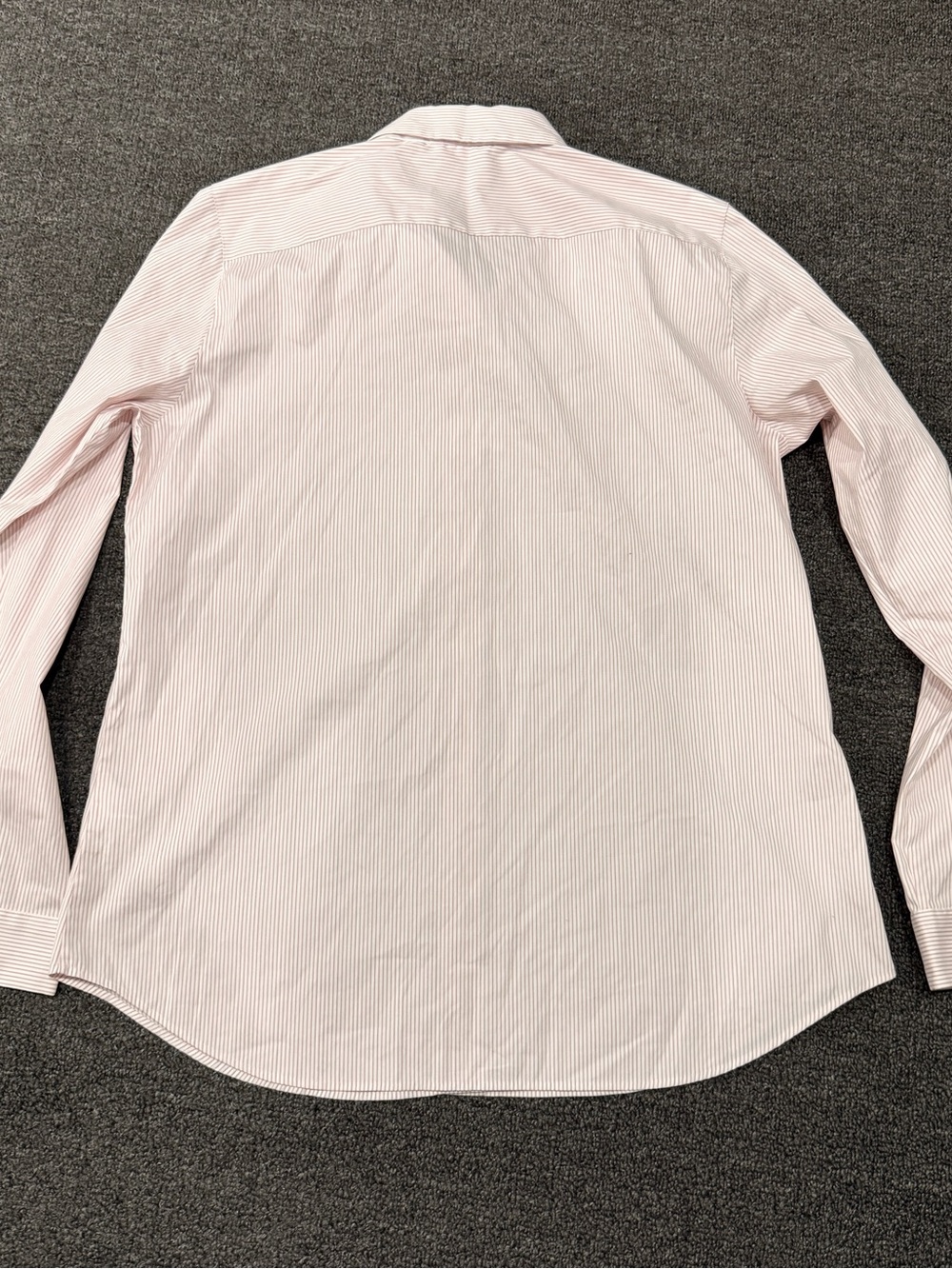 Uniqlo Light Pink Women's Button-Down Shirt - Picture 4 of 4